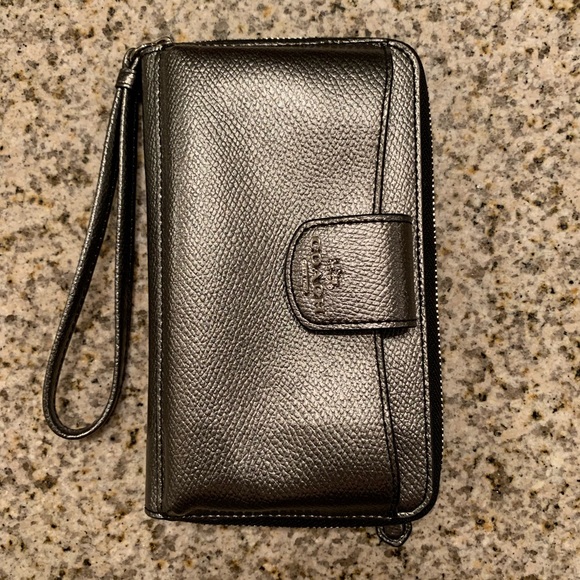 💥SOLD💥 Authentic Coach IPhone Wallet - Picture 1 of 3